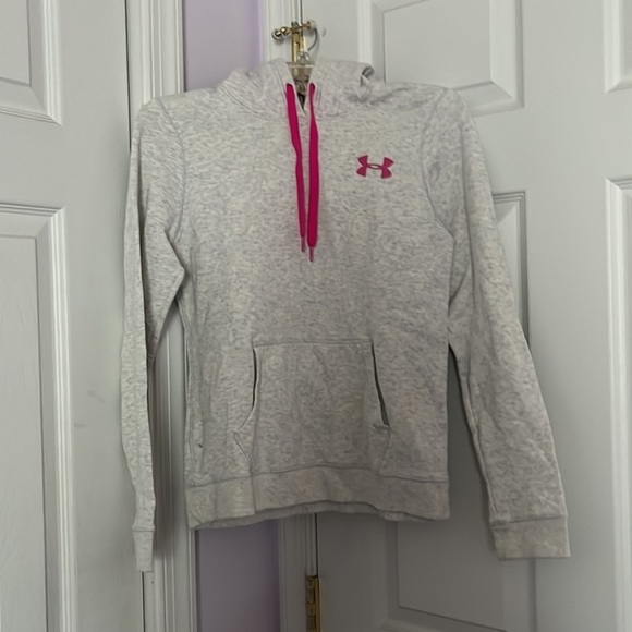Under Armour Tops - Woman’s under armour sweatshirt pull over hoodie - Size M
